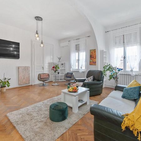 The Grand Mansion Residence On La Guardia Rijeka Luaran gambar