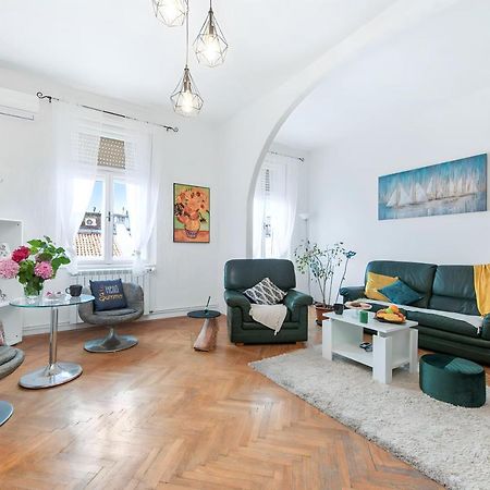 The Grand Mansion Residence On La Guardia Rijeka Luaran gambar