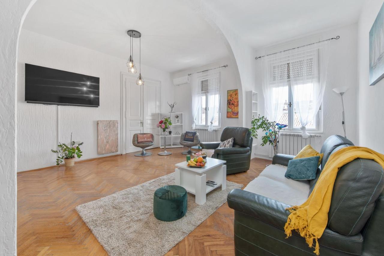 The Grand Mansion Residence On La Guardia Rijeka Luaran gambar