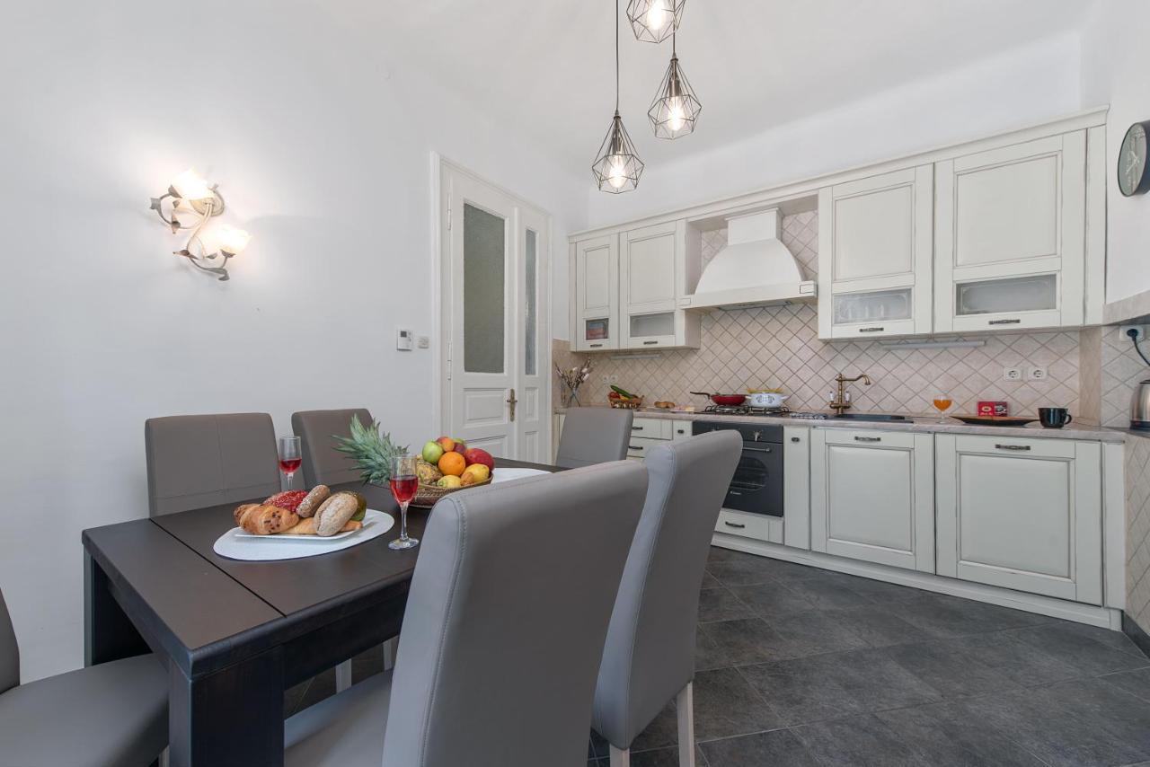 The Grand Mansion Residence On La Guardia Rijeka Luaran gambar