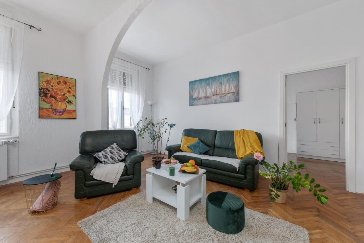 The Grand Mansion Residence On La Guardia Rijeka Luaran gambar
