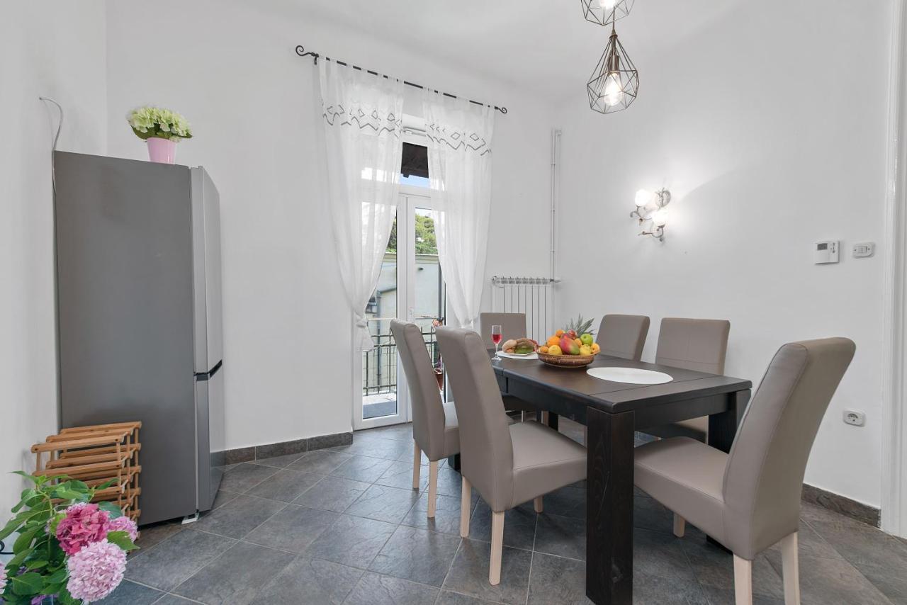 The Grand Mansion Residence On La Guardia Rijeka Luaran gambar