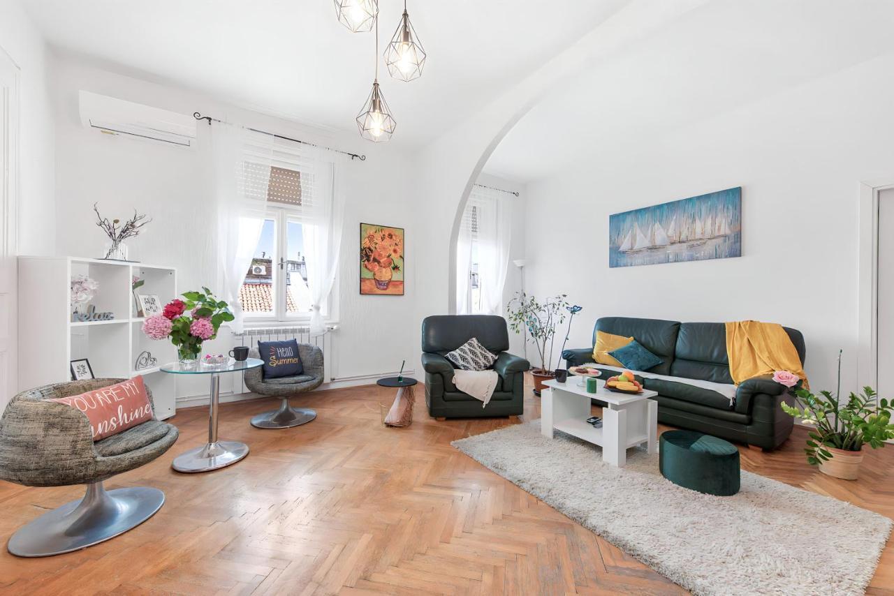 The Grand Mansion Residence On La Guardia Rijeka Luaran gambar