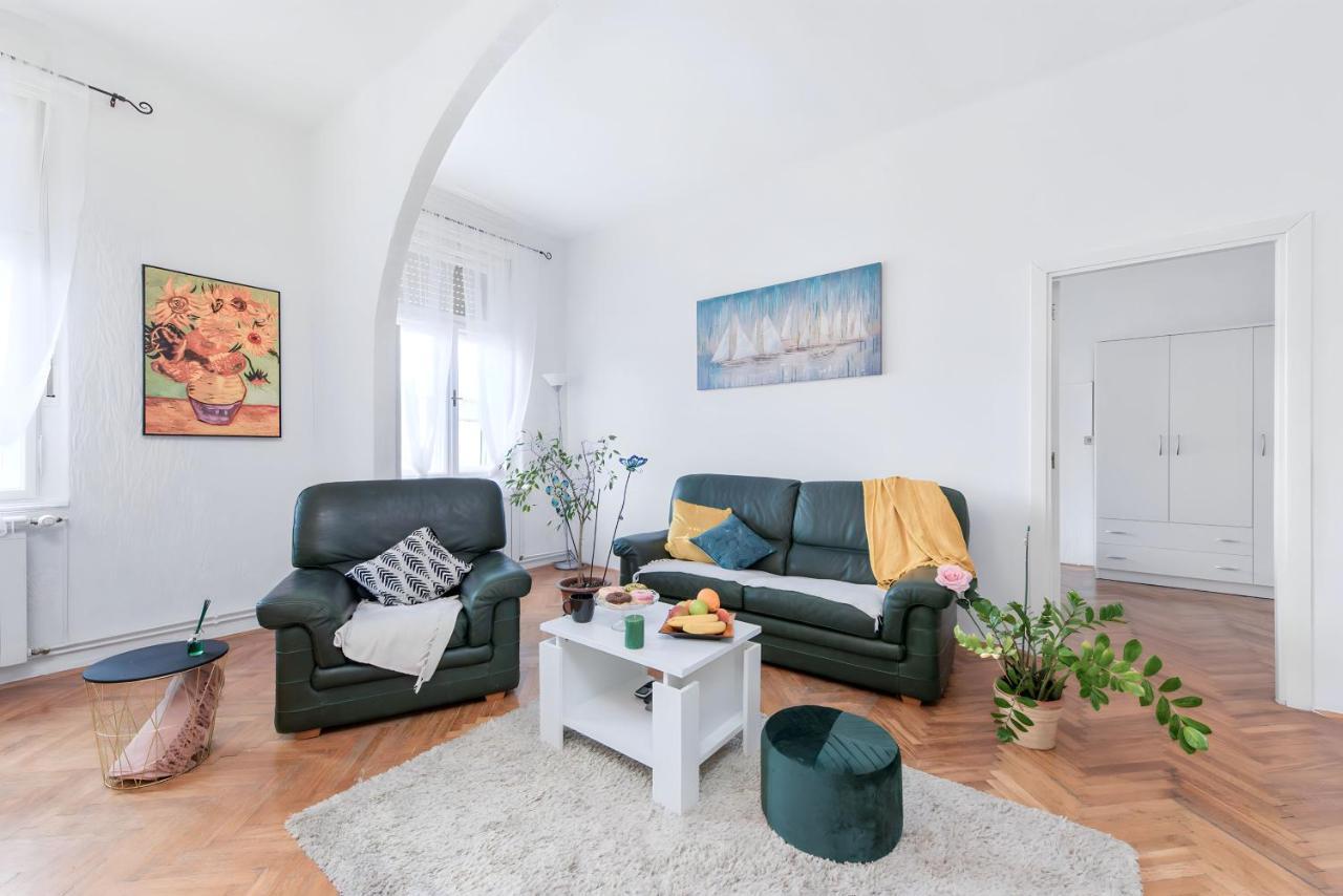 The Grand Mansion Residence On La Guardia Rijeka Luaran gambar