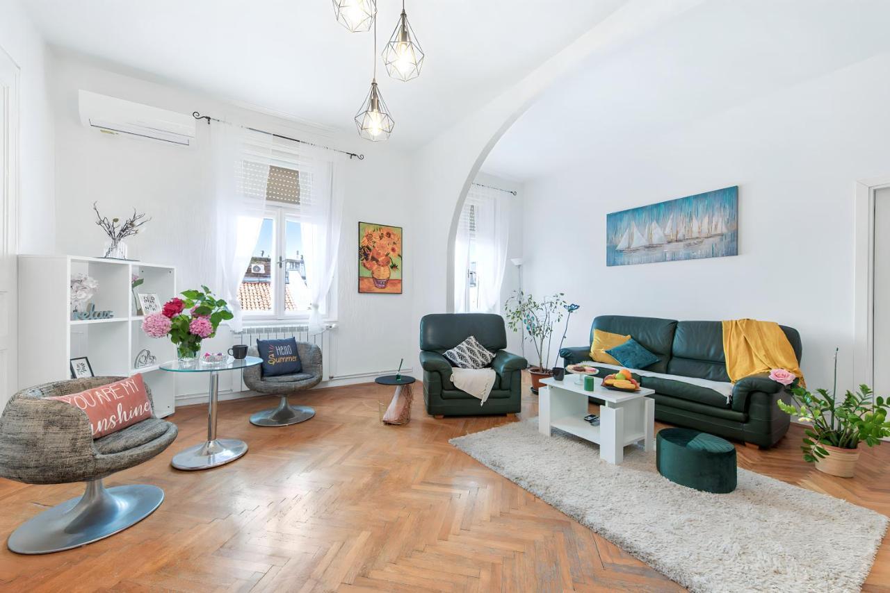 The Grand Mansion Residence On La Guardia Rijeka Luaran gambar